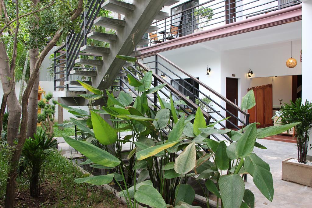 Palm Tree Boutique Hotel Phnom Penh Exterior photo
