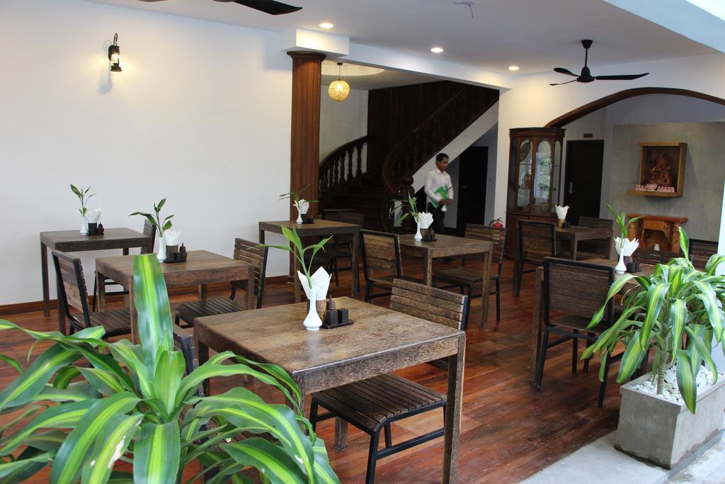 Palm Tree Boutique Hotel Phnom Penh Exterior photo