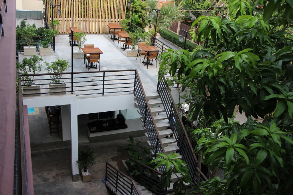 Palm Tree Boutique Hotel Phnom Penh Exterior photo