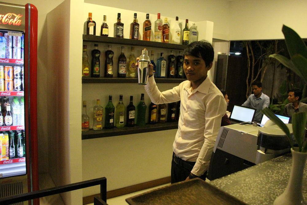 Palm Tree Boutique Hotel Phnom Penh Exterior photo