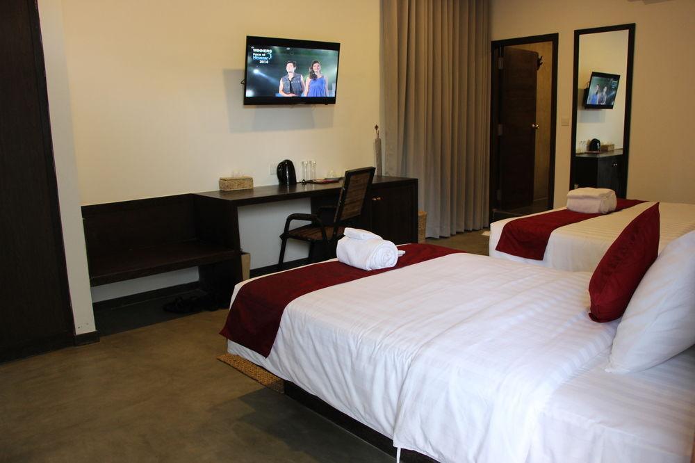 Palm Tree Boutique Hotel Phnom Penh Exterior photo