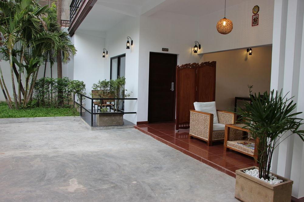 Palm Tree Boutique Hotel Phnom Penh Exterior photo