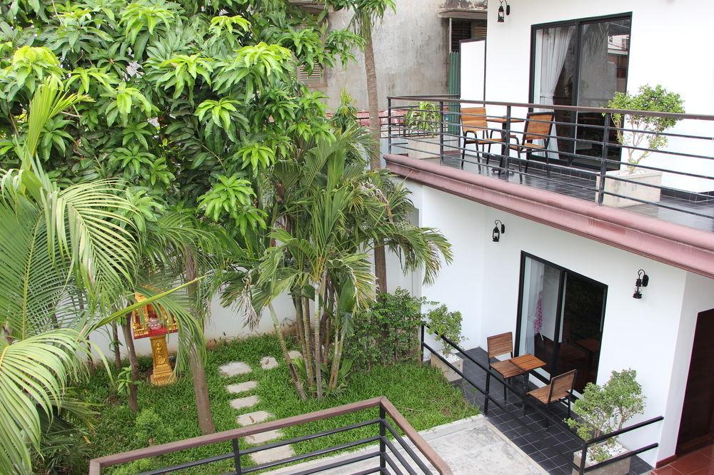 Palm Tree Boutique Hotel Phnom Penh Exterior photo