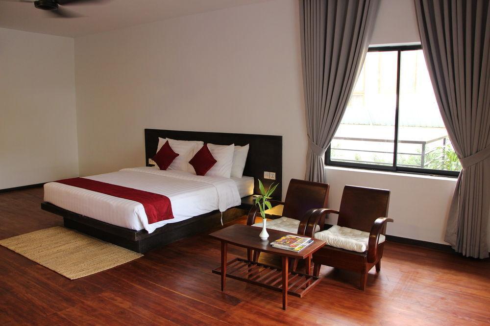 Palm Tree Boutique Hotel Phnom Penh Exterior photo