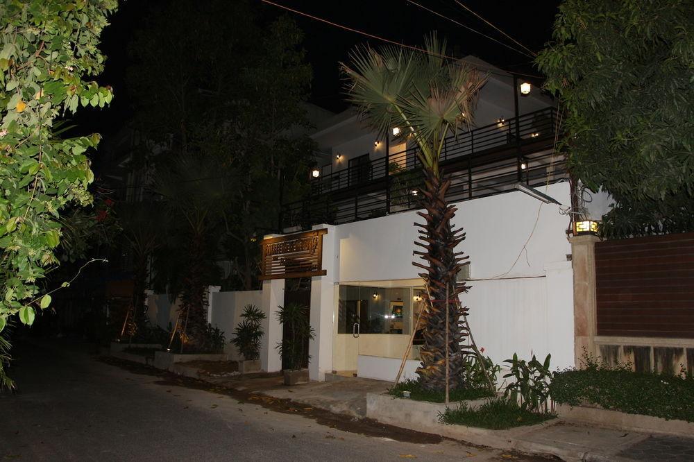 Palm Tree Boutique Hotel Phnom Penh Exterior photo