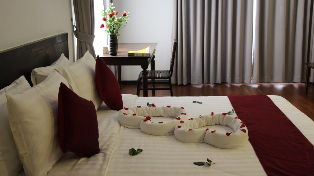 Palm Tree Boutique Hotel Phnom Penh Exterior photo
