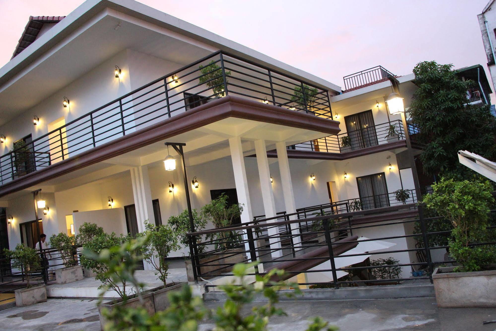 Palm Tree Boutique Hotel Phnom Penh Exterior photo
