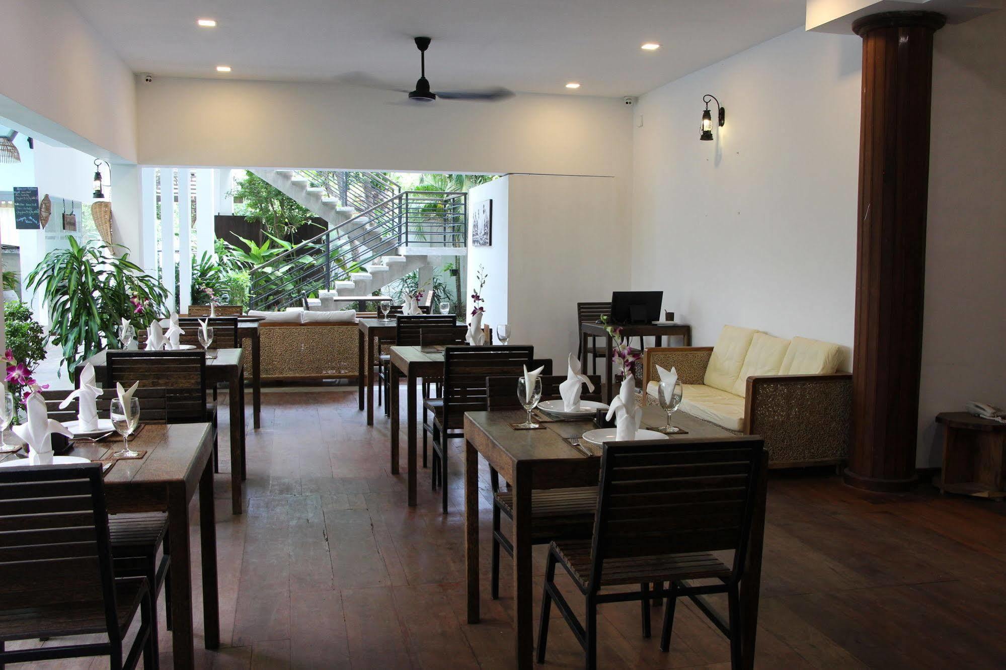 Palm Tree Boutique Hotel Phnom Penh Exterior photo