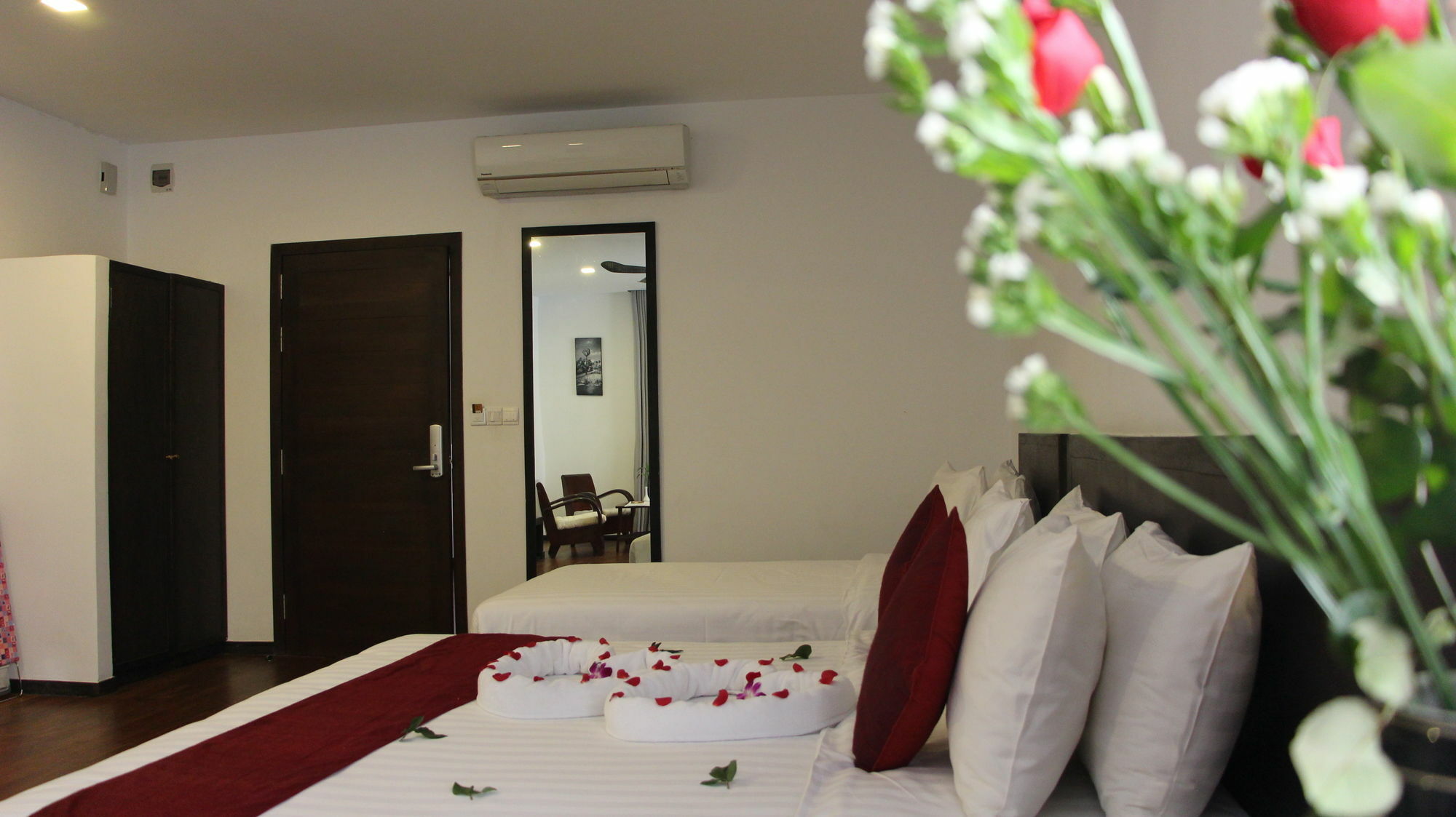 Palm Tree Boutique Hotel Phnom Penh Exterior photo