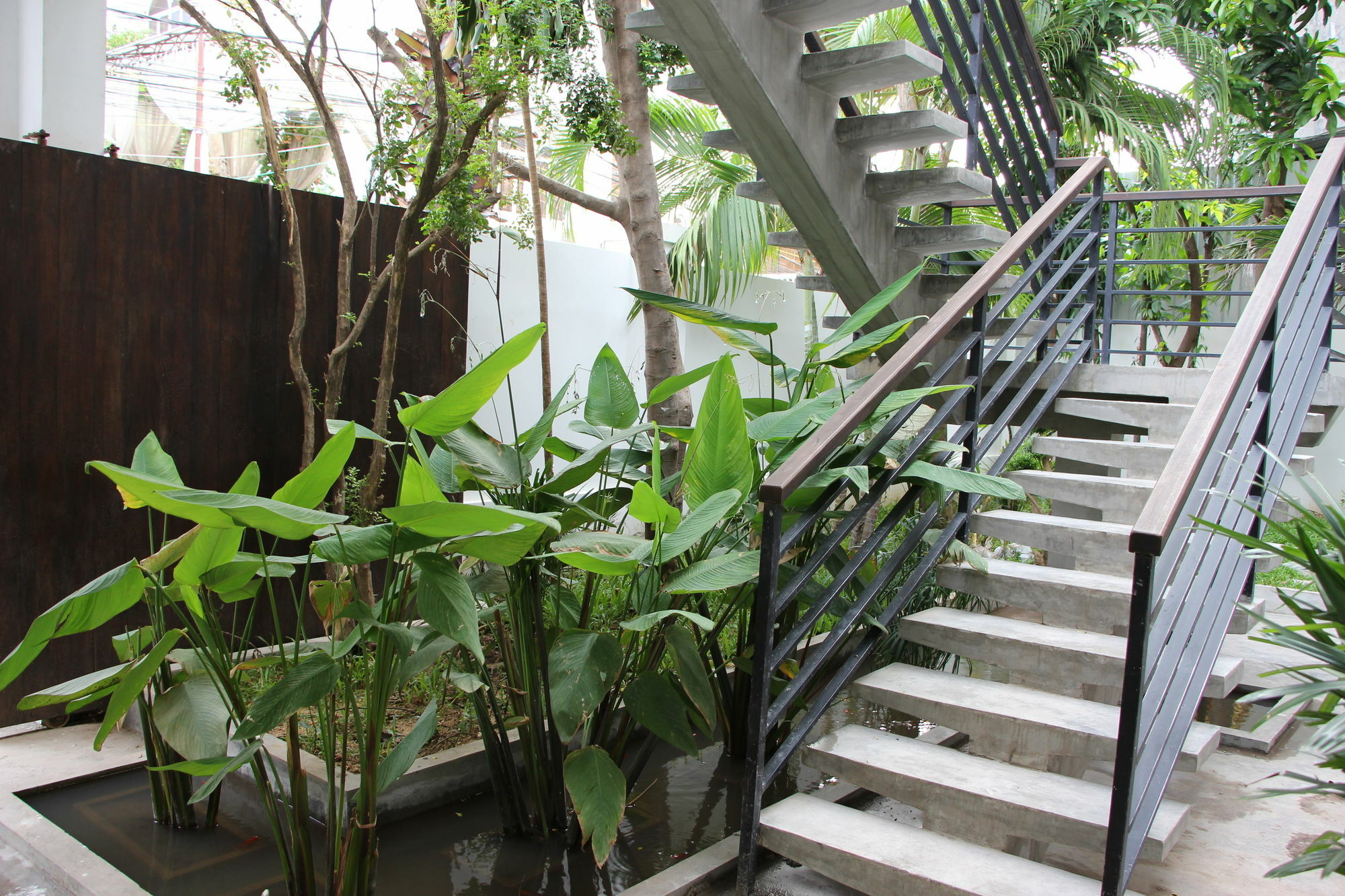 Palm Tree Boutique Hotel Phnom Penh Exterior photo