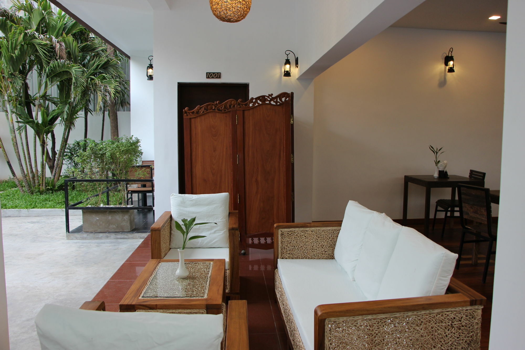 Palm Tree Boutique Hotel Phnom Penh Exterior photo